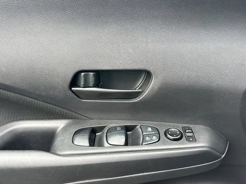 Used 2021 Nissan Kicks S FWD image 12