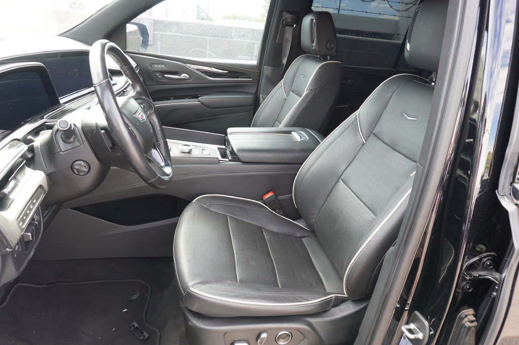 Used 2021 Cadillac Escalade ESV Sport w/ LPO, ONYX Package AWD/4WD image 8