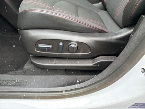 Used 2023 Chevrolet Equinox RS image 17