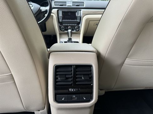 Used 2018 Volkswagen Passat 2.0T SE image 16