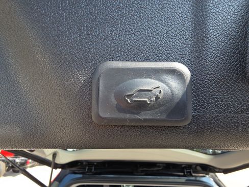 Used 2015 GMC Acadia SLE image 34