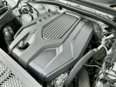 Used 2023 Porsche Macan AWD/4WD image 7