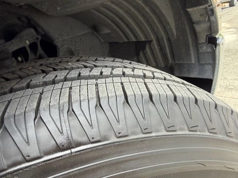 Used 2011 Nissan Frontier SV image 16