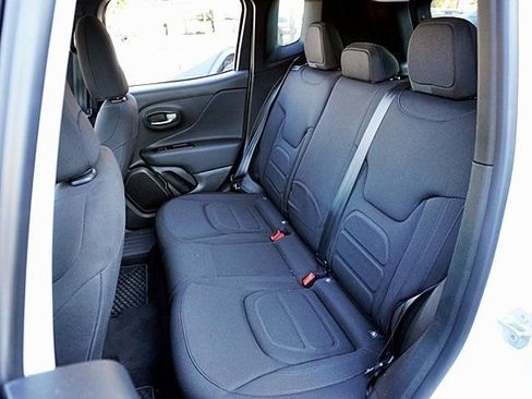 Certified 2022 Jeep Renegade Latitude image 16