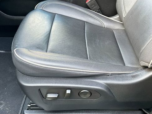 Used 2023 GMC Yukon SLT image 20