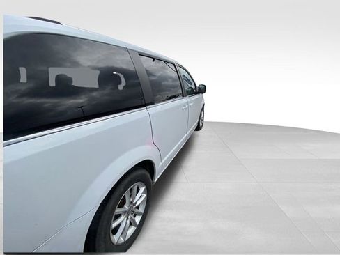 Used 2019 Dodge Grand Caravan SXT image 11