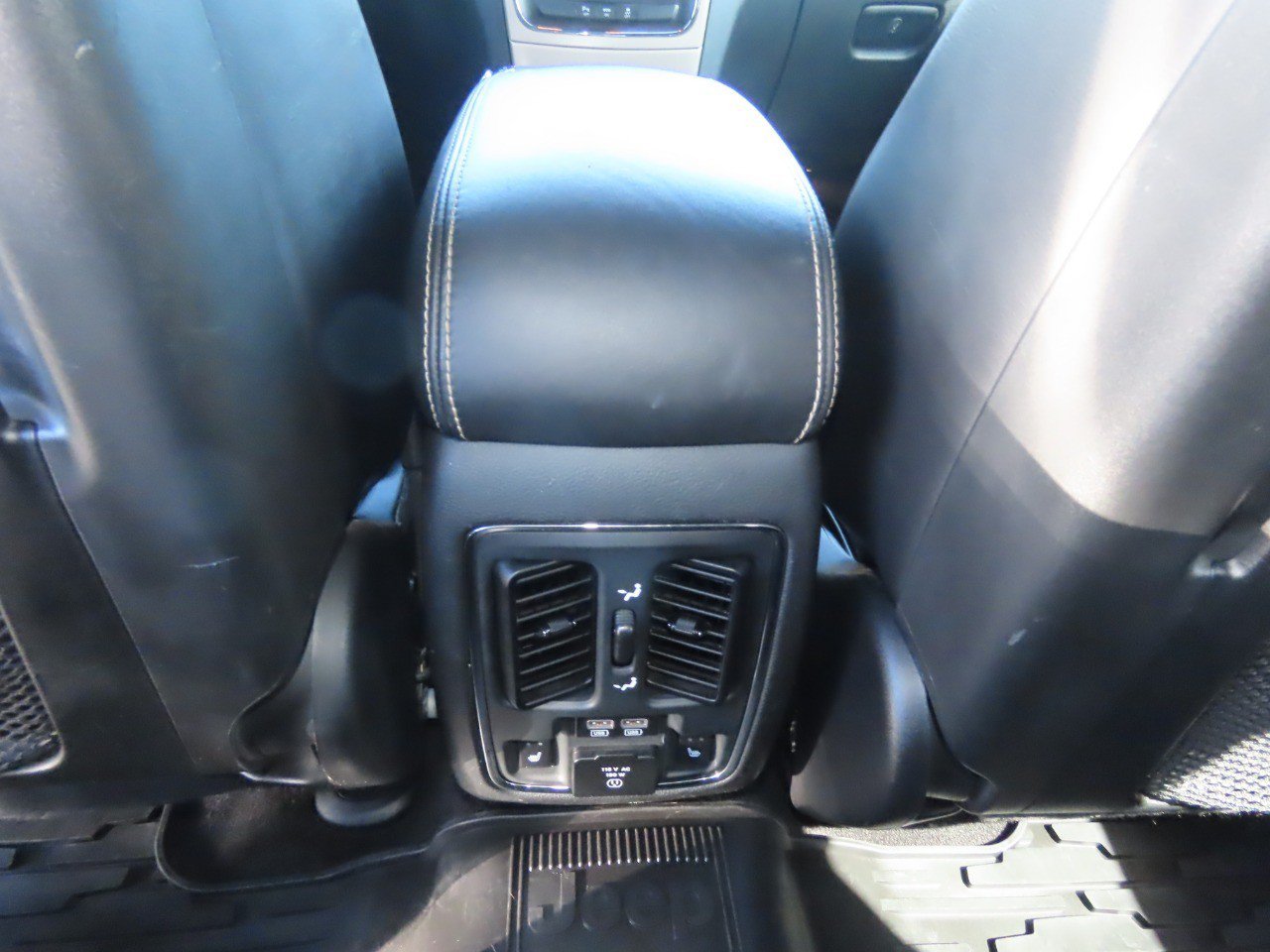 Used 2015 Jeep Grand Cherokee Overland RWD image 21