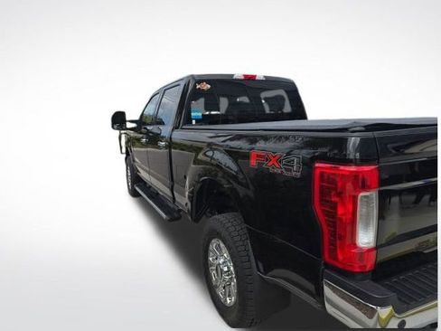 Used 2019 Ford F250 XLT w/ XLT Premium Package image 11