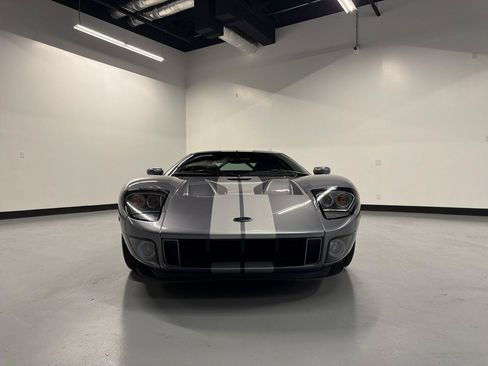 Used 2006 Ford GT RWD image 14