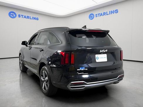Used 2023 Kia Sorento S w/ Panoramic Sunroof Package FWD image 6