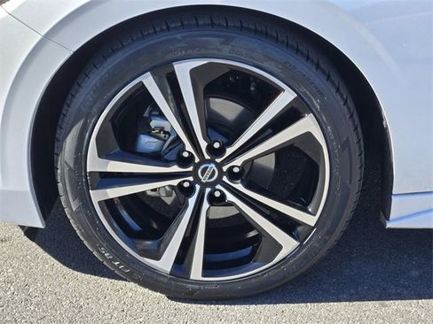 Used 2023 Nissan Sentra SR w/ SR Premium Package image 9