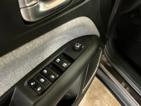 Used 2024 Jeep Compass Latitude image 15