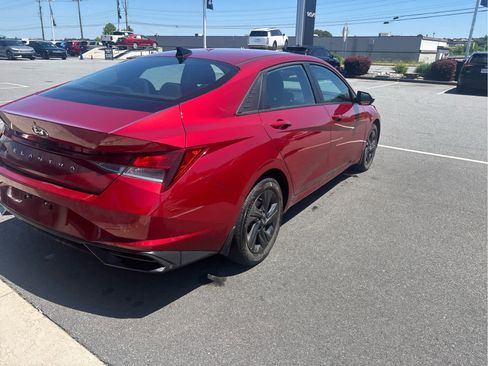 Used 2023 Hyundai Elantra SEL image 5