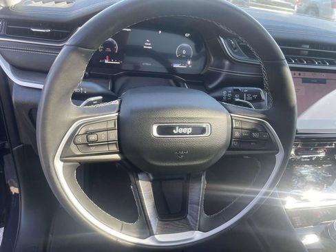 Used 2023 Jeep Grand Cherokee Limited AWD/4WD image 16