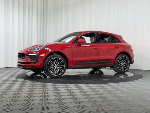 Used 2025 Porsche Macan image 28
