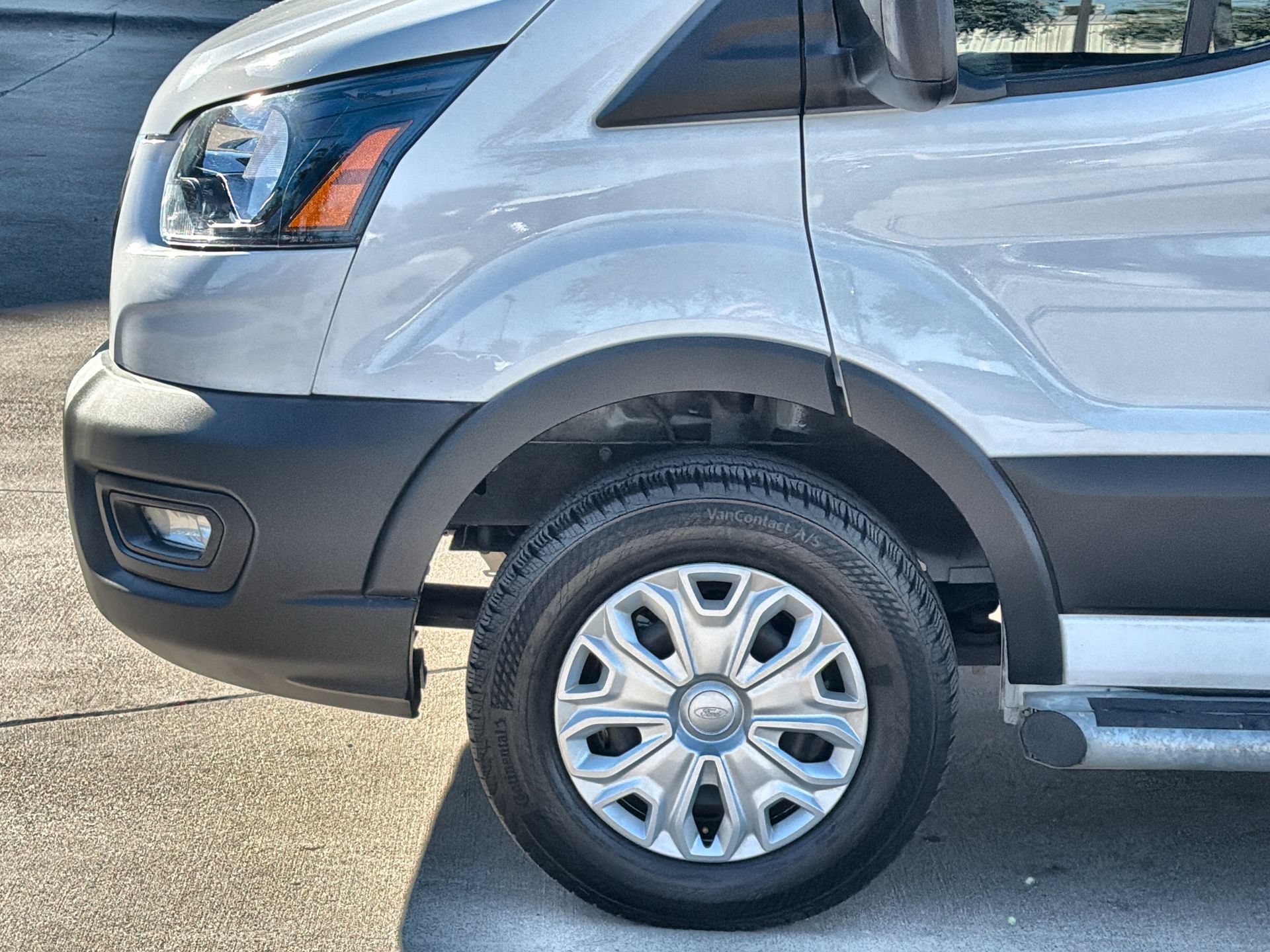 Used 2025 Ford Transit 250 Low Roof w/ Exterior Upgrade Package RWD image 10
