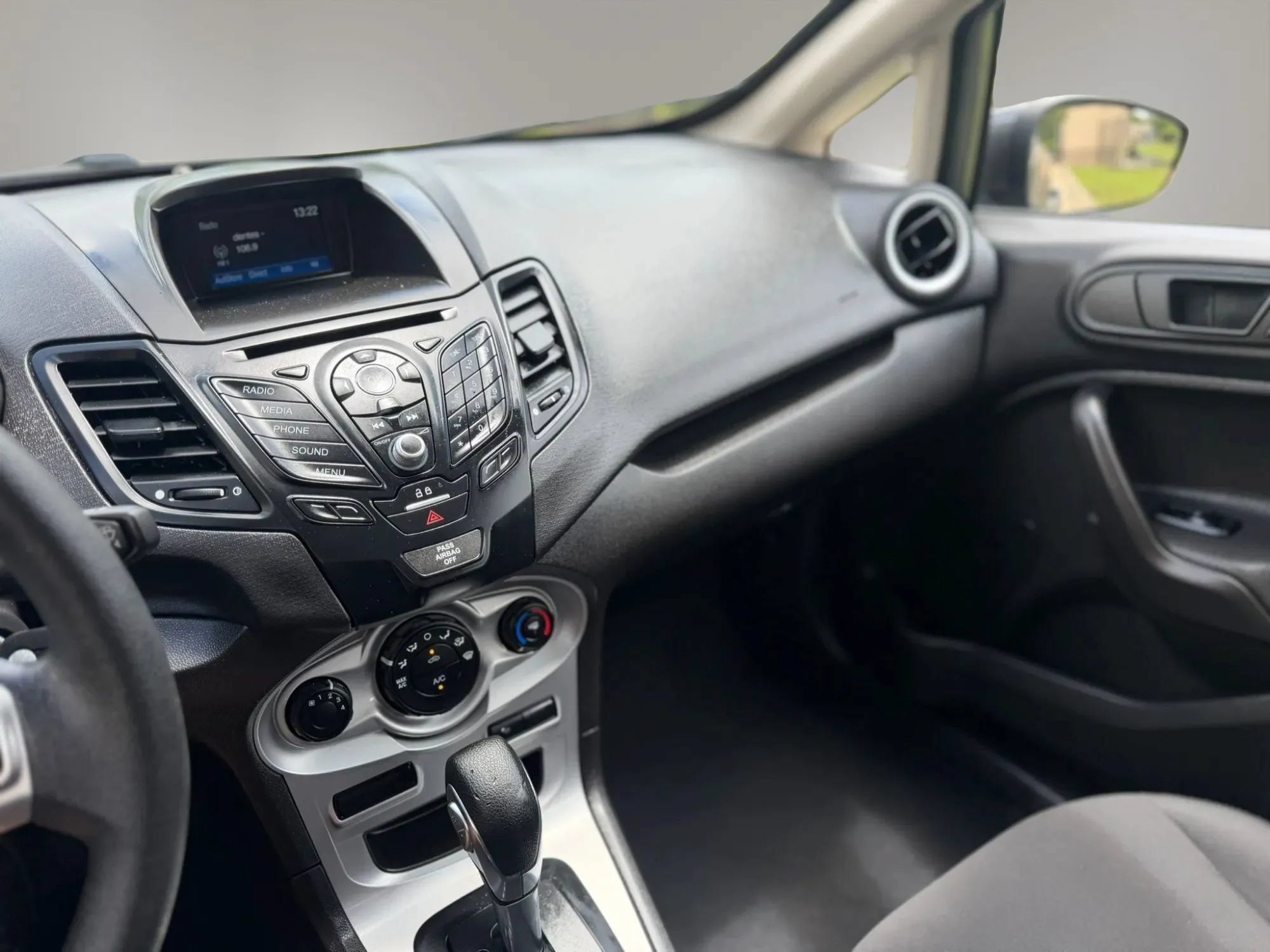 Used 2018 Ford Fiesta SE FWD image 19