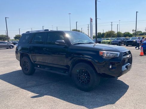 Used 2021 Toyota 4Runner SR5 Premium w/ Moonroof Package RWD image 3