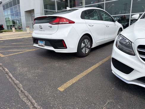 Used 2017 Hyundai Ioniq Blue FWD image 4