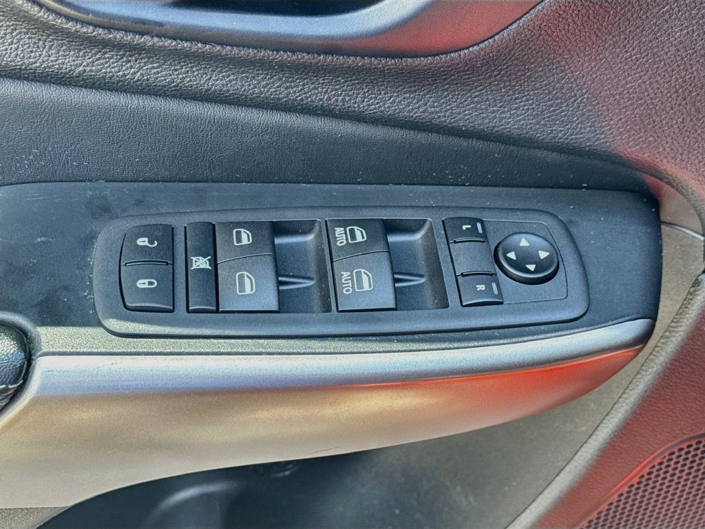 Certified 2021 Jeep Cherokee Latitude w/ Mopar Interior Package AWD/4WD image 18