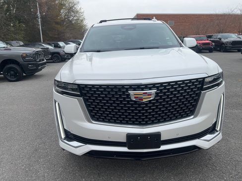Used 2022 Cadillac Escalade Premium Luxury image 8