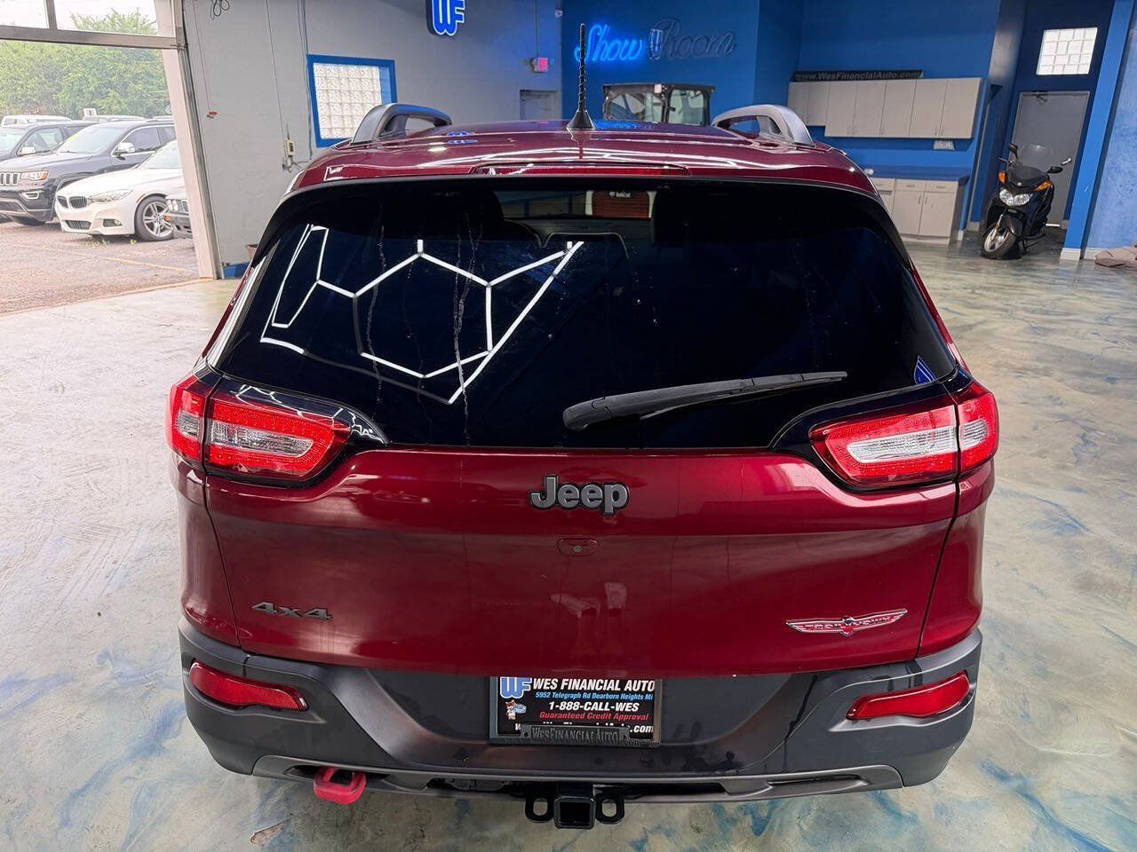 Used 2016 Jeep Cherokee Trailhawk w/ Leather Interior Group AWD/4WD image 9