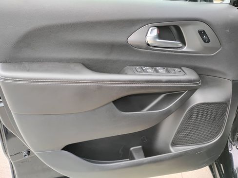 Used 2026 Chrysler Pacifica Select FWD image 14