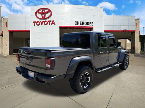 Used 2025 Jeep Gladiator Sport AWD/4WD image 5