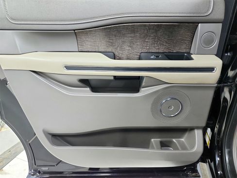Used 2021 Ford Expedition Max Limited image 41