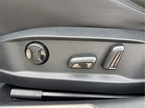 Used 2019 Volkswagen Golf R 4-Door image 21