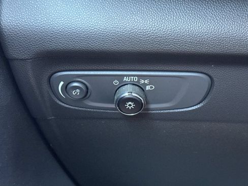 Used 2022 Buick Envision Essence w/ Sport Touring Package FWD image 33