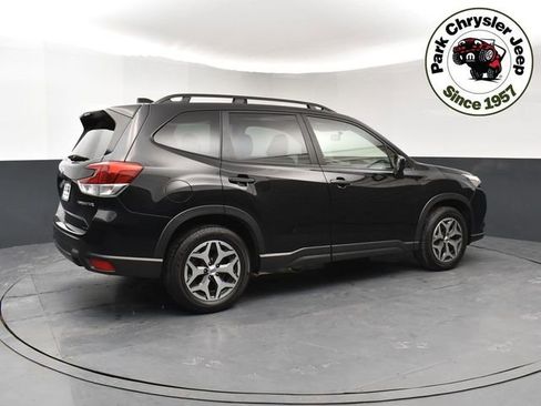 Used 2022 Subaru Forester Premium image 6