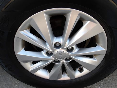 Used 2017 Kia Sedona LX w/ LX Essentials Premium Package image 28