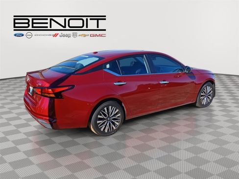 Used 2024 Nissan Altima 2.5 SV image 9