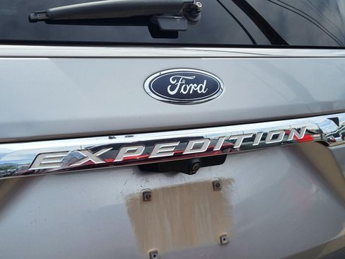 Used 2020 Ford Expedition Limited w/ Equipment Group 301A AWD/4WD image 18