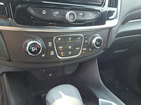 Used 2023 Chevrolet Traverse LT FWD image 20