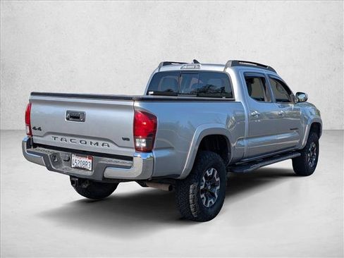 Used 2023 Toyota Tacoma SR5 AWD/4WD image 5