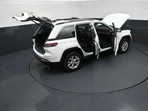 Used 2024 Jeep Grand Cherokee Limited AWD/4WD image 30