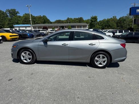 Used 2024 Chevrolet Malibu LT FWD image 2
