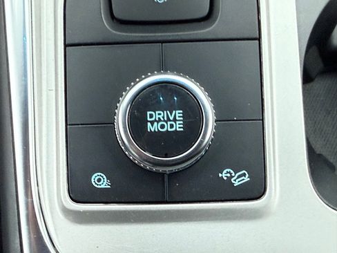 Used 2022 Ford Explorer XLT w/ Equipment Group 202A image 26