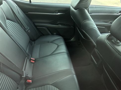 Used 2020 Toyota Camry SE image 10