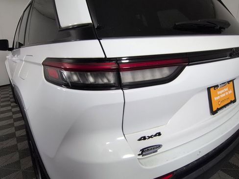 Certified 2025 Jeep Grand Cherokee Altitude AWD/4WD image 15