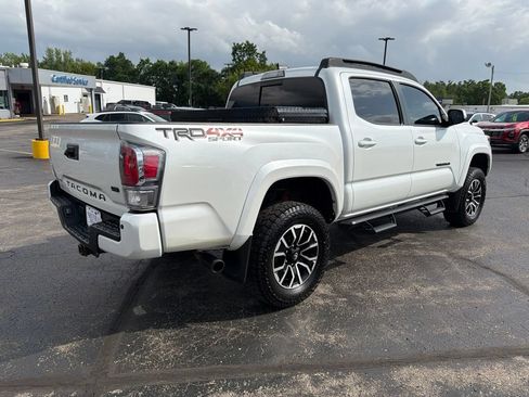 Used 2021 Toyota Tacoma TRD Sport w/ TRD Premium Sport Package AWD/4WD image 3
