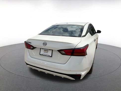 Used 2025 Nissan Altima 2.5 SV FWD image 15