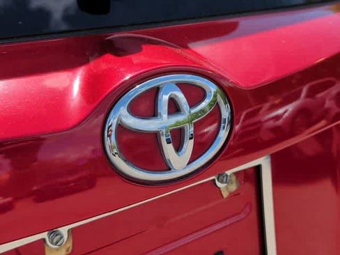 Used 2013 Toyota RAV4 LE image 10