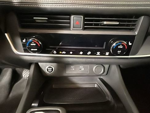 Used 2023 Nissan Rogue S AWD/4WD image 22