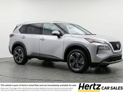 Used 2025 Nissan Rogue SV image 1