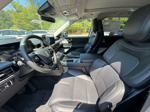 New 2025 Lincoln Aviator Reserve w/ Luxury Package image 11