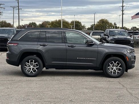 New 2025 Jeep Grand Cherokee Limited image 2