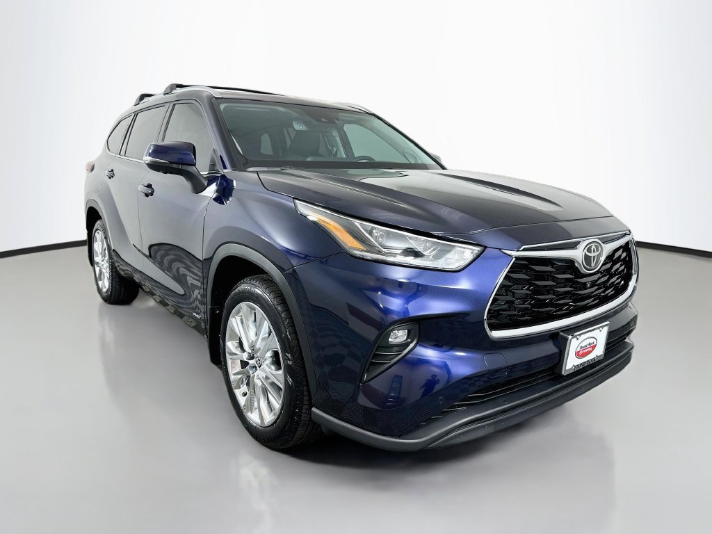 Certified 2026 Toyota Highlander Limited AWD/4WD image 3